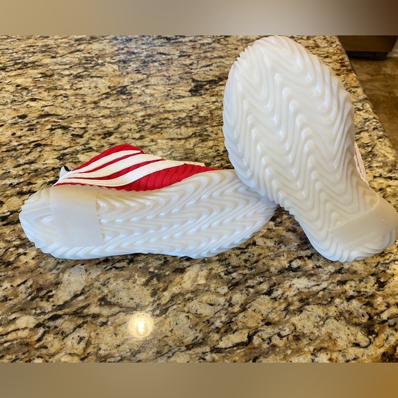 Adidas sobakvo red and white size 7 - Picture 10 of 12